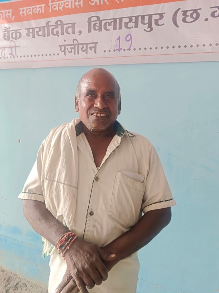 Dcgnews WhatsApp-Image-2024-11-21-at-3.56.52-PM-1-768x1024 बिलासपुर में धान खरीदी किसानों के लिए सुगम और व्यवस्थित प्रक्रिया धान उपार्जन केन्द्रों में किसानों को समर्थन मूल्य और सुविधाओं का मिल रहा लाभ