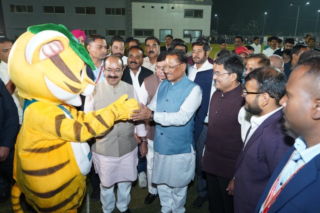 Dcgnews WhatsApp-Image-2024-11-23-at-7.17.02-PM-2-1024x683 मुख्यमंत्री ने बल्ला थाम किया उद्घाटन, खिलाड़ियों के लिए आधुनिक सुविधाएं बिलियर्ड्स से लेकर फ्लडलाइट्स में क्रिकेट तक