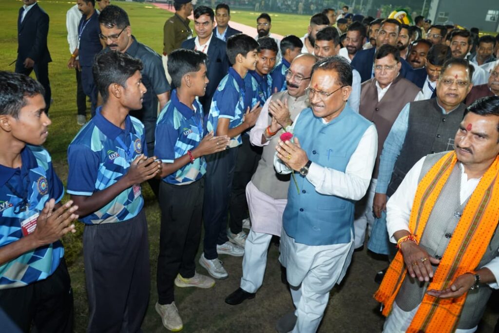 Dcgnews WhatsApp-Image-2024-11-23-at-7.28.36-PM-1-1-1024x683 मुख्यमंत्री ने बल्ला थाम किया उद्घाटन, खिलाड़ियों के लिए आधुनिक सुविधाएं बिलियर्ड्स से लेकर फ्लडलाइट्स में क्रिकेट तक
