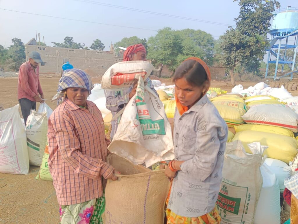 Dcgnews WhatsApp-Image-2024-11-25-at-9.09.08-PM-1024x768 धान खरीदी अभियान: 2.28 लाख क्विंटल धान की हुई खरीदी, किसानों को 52 करोड़ का भुगतान