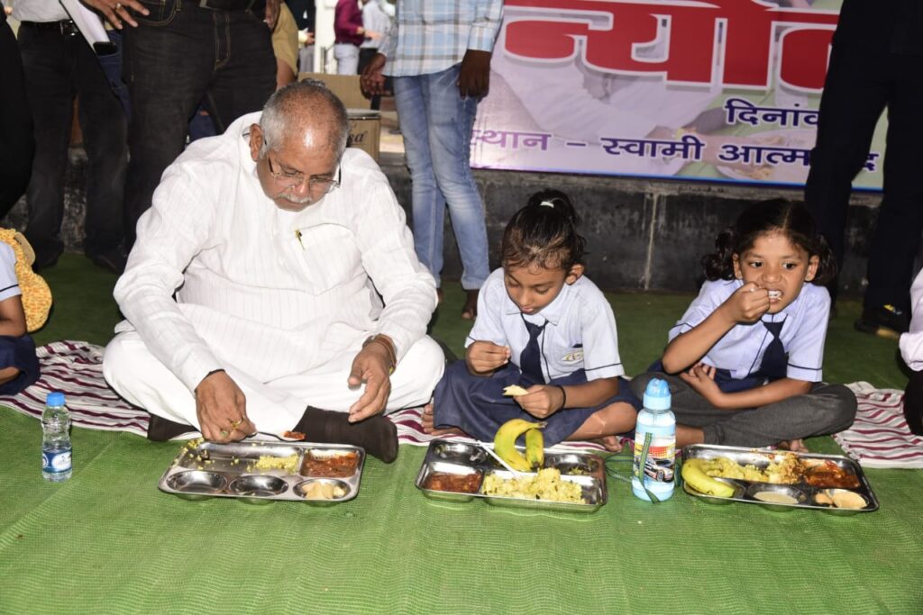 Dcgnews WhatsApp-Image-2024-11-27-at-6.29.43-PM-1-1024x683 छत्तीसगढ़ में न्योता भोज बच्चों के लिए स्वादिष्ट और पौष्टिक भोजन की अनूठी पहल