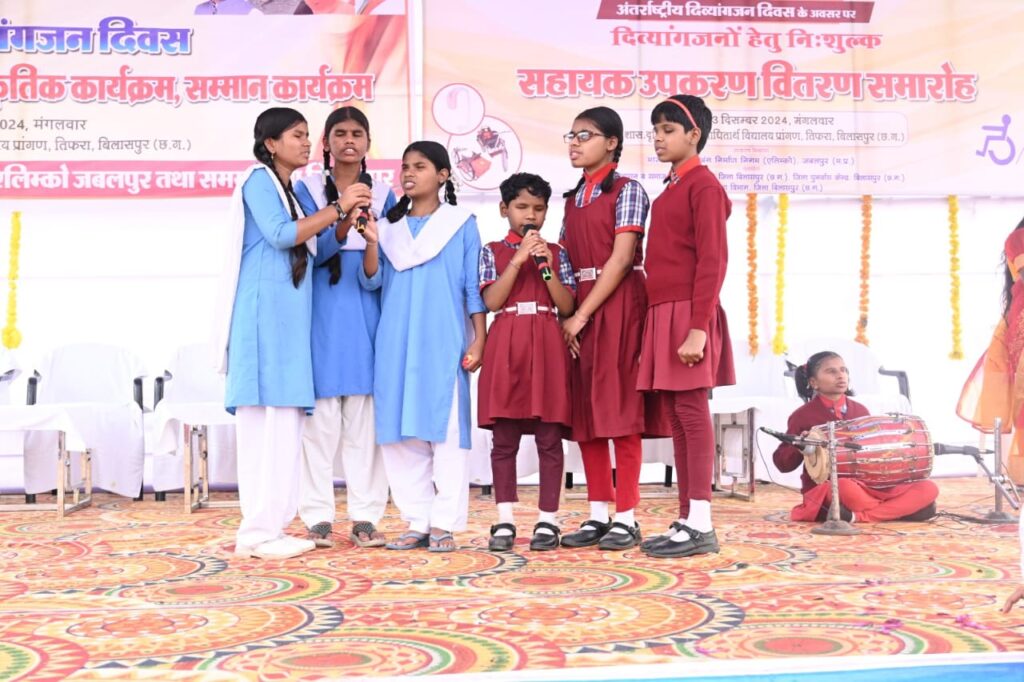 Dcgnews WhatsApp-Image-2024-12-03-at-6.57.16-PM-1-1024x682 अंतर्राष्ट्रीय दिव्यांगजन दिवस बिलासपुर में 133 दिव्यांगों को सहायक उपकरण और पुरस्कार वितरित