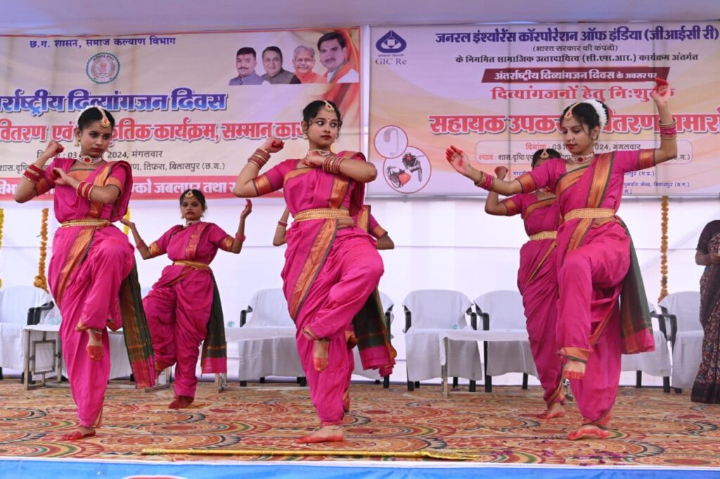 Dcgnews WhatsApp-Image-2024-12-03-at-6.57.16-PM-2-1024x682 अंतर्राष्ट्रीय दिव्यांगजन दिवस बिलासपुर में 133 दिव्यांगों को सहायक उपकरण और पुरस्कार वितरित