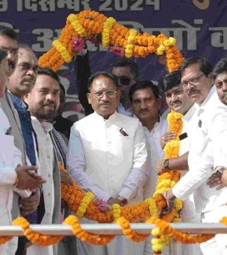 Dcgnews WhatsApp-Image-2024-12-18-at-7.03.15-PM गुरु घासीदास जयंती पर मुख्यमंत्री की बड़ी घोषणाएं: सामुदायिक भवन लोकार्पण और रियायती जमीन का आबंटन