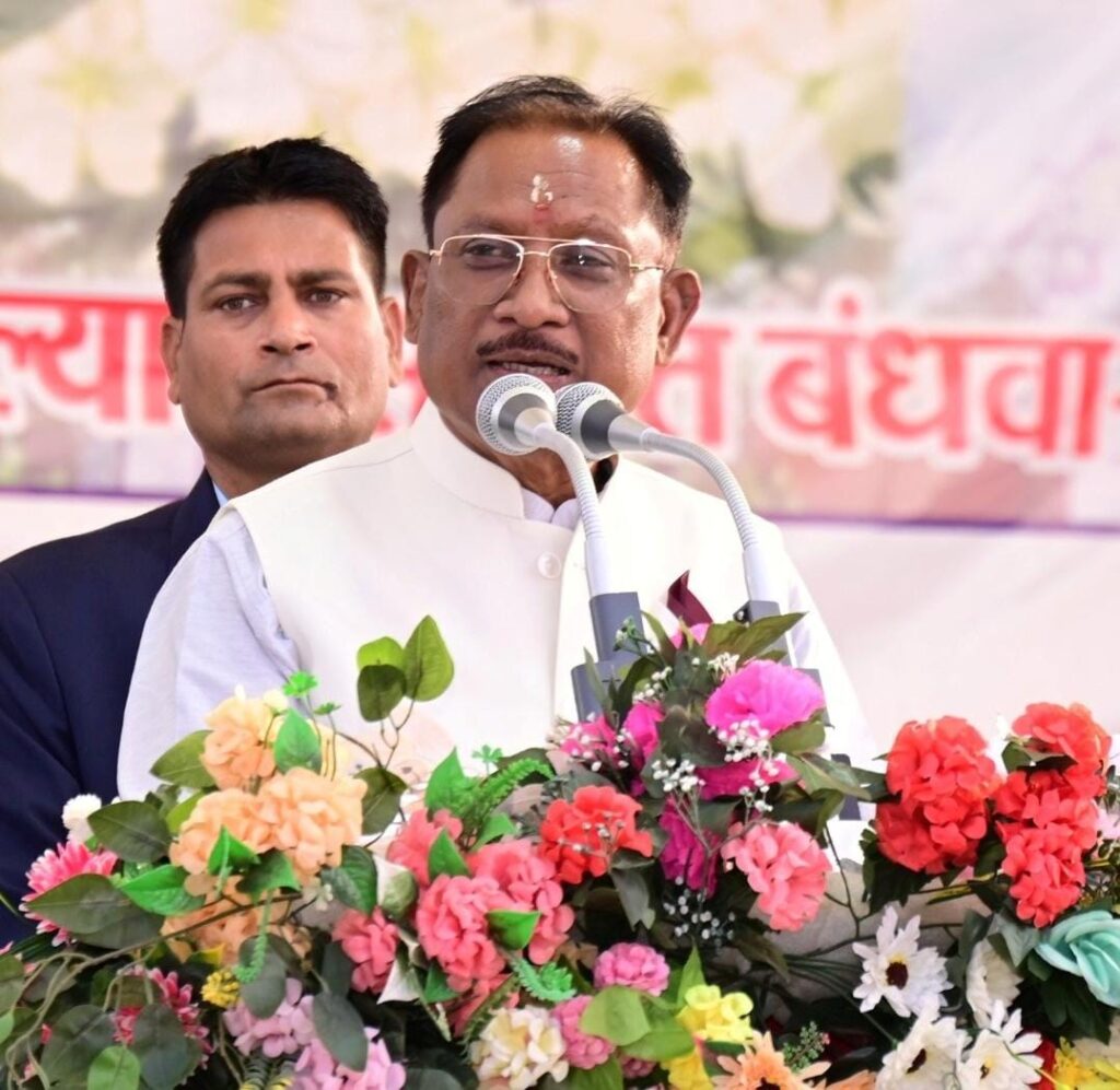 Dcgnews WhatsApp-Image-2024-12-18-at-7.29.44-PM-1024x997 बाबा गुरु घासीदास जयंती पर लालपुर धाम में मुख्यमंत्री की बड़ी घोषणाएं: मंदिर जीर्णोद्धार और नालंदा परिसर निर्माण