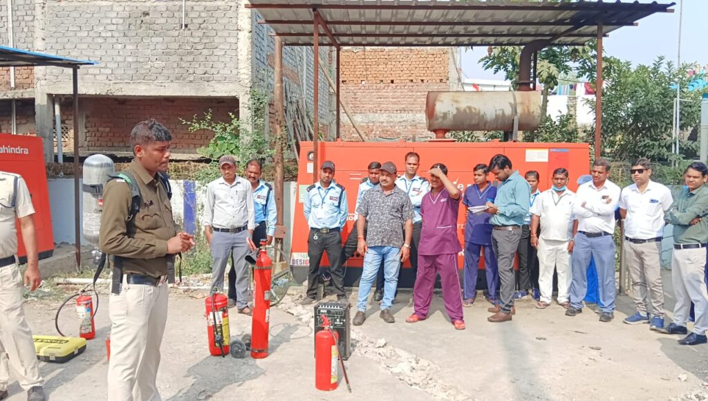 Dcgnews WhatsApp-Image-2024-12-19-at-5.16.24-PM-1-1024x580 अस्पतालों में आग से बचाव: बलौदाबाजार में स्वास्थ्य कर्मियों को फायर सेफ्टी का प्रशिक्षण