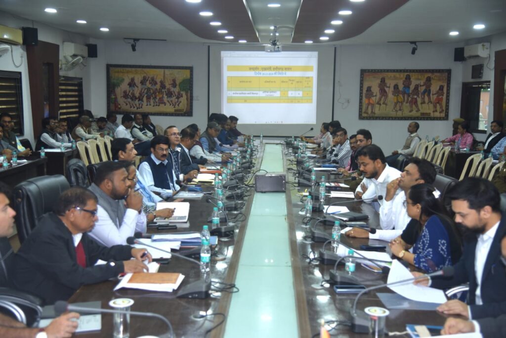 Dcgnews WhatsApp-Image-2024-12-23-at-4.02.19-PM-1024x683 बिलासपुर कलेक्टर की साप्ताहिक टीएल बैठक: लंबित मामलों के शीघ्र समाधान के निर्देश
