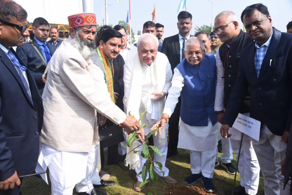 Dcgnews WhatsApp-Image-2024-12-25-at-5.10.13-PM-1024x684 अटल बिहारी वाजपेयी विश्वविद्यालय में 'कुल उत्सव' का शुभारंभ: राज्यपाल आरिफ मोहम्मद खान ने अर्पित की श्रद्धांजलि