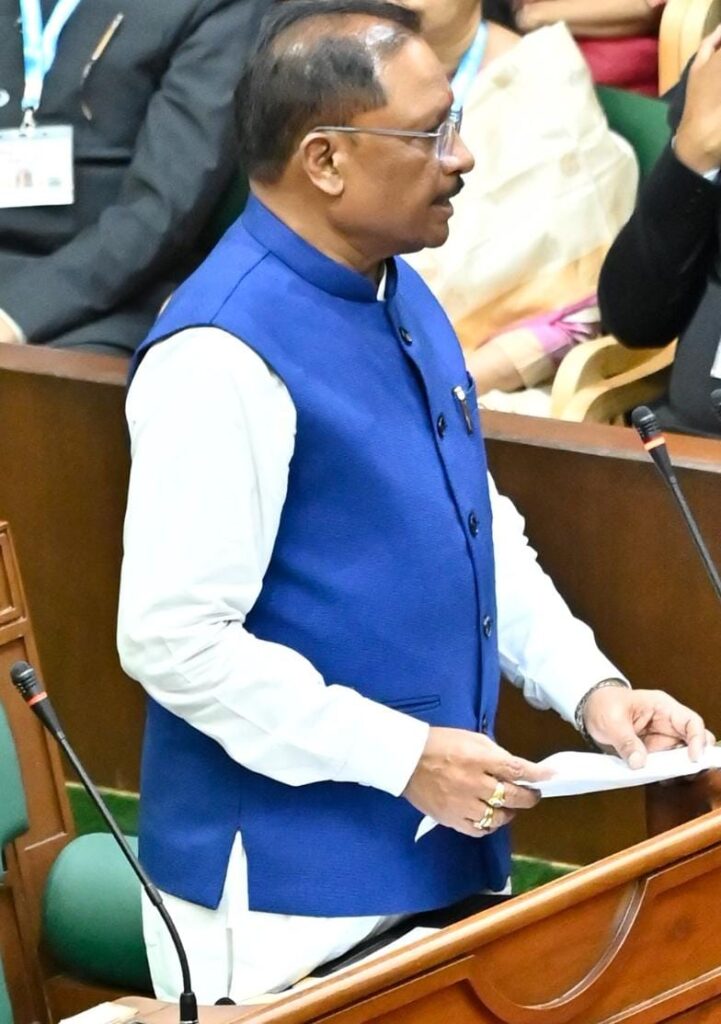 Dcgnews WhatsApp-Image-2025-03-24-at-3.41.24-PM-3-721x1024 छत्तीसगढ़ विधानसभा ने संसदीय परंपराओं में रचा अनुशासन और आदर्श का इतिहास : विधानसभा अध्यक्ष डॉ. रमन सिंह
