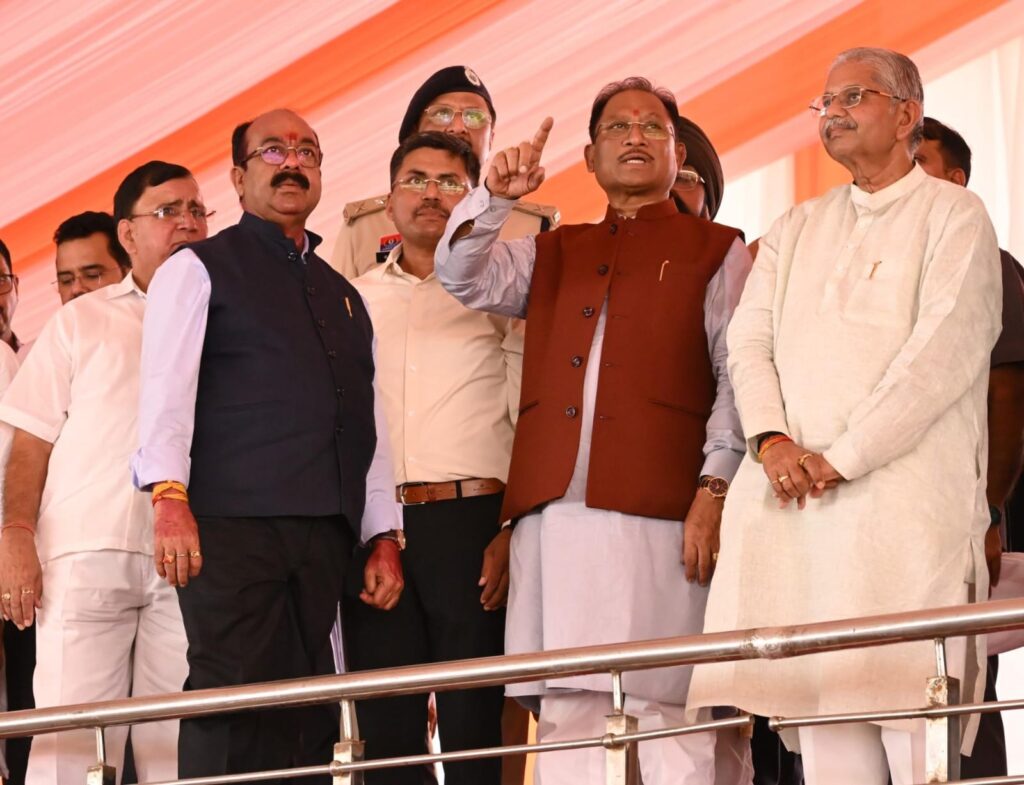Dcgnews WhatsApp-Image-2025-03-27-at-9.18.52-PM-1024x785 प्रधानमंत्री श्री नरेन्द्र मोदी के बिलासपुर दौरे की तैयारियों का मुख्यमंत्री श्री विष्णुदेव साय ने कार्यक्रम स्थल पर पहुँचकर लिया जायजा