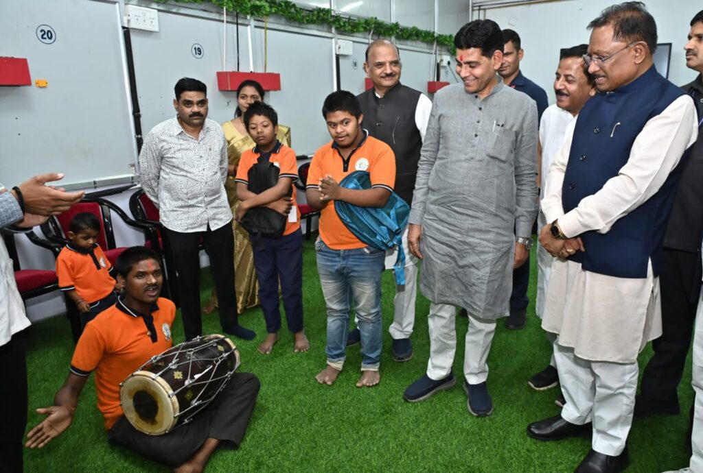 Dcgnews WhatsApp-Image-2025-03-28-at-7.50.53-PM-1024x690 मुख्यमंत्री श्री विष्णु देव साय ने किया मनोविकास केंद्र का अवलोकन