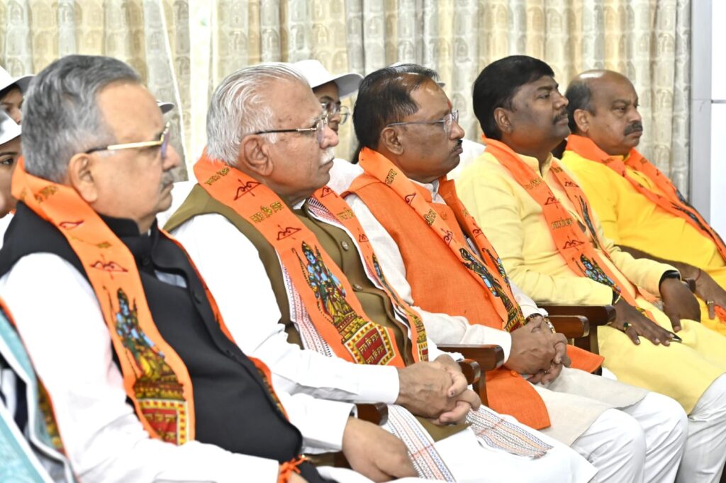 Dcgnews WhatsApp-Image-2025-03-30-at-2.21.51-PM-1024x682 मुख्यमंत्री श्री विष्णु देव साय ने बालिकाओं के साथ सुनी 'मन की बात' की 120वीं कड़ी