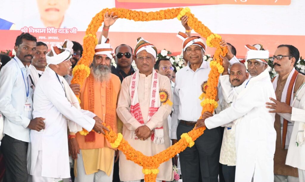 Dcgnews WhatsApp-Image-2025-04-10-at-9.19.01-PM-1024x612 कंवर-पैकरा समाज की नवनिर्वाचित जनप्रतिनिधियों के सम्मान समारोह में शामिल हुए मुख्यमंत्री